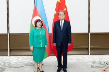 Чжао Лэцзи встретился с иностранными делегатами на Форуме в Боао